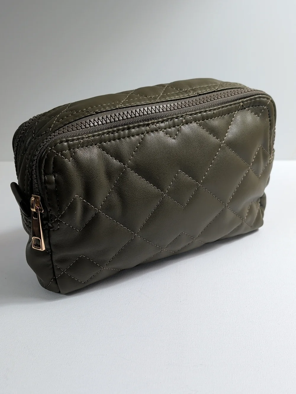 NWOT Marc Jacobs Quilted Leather Cosmetic Bag